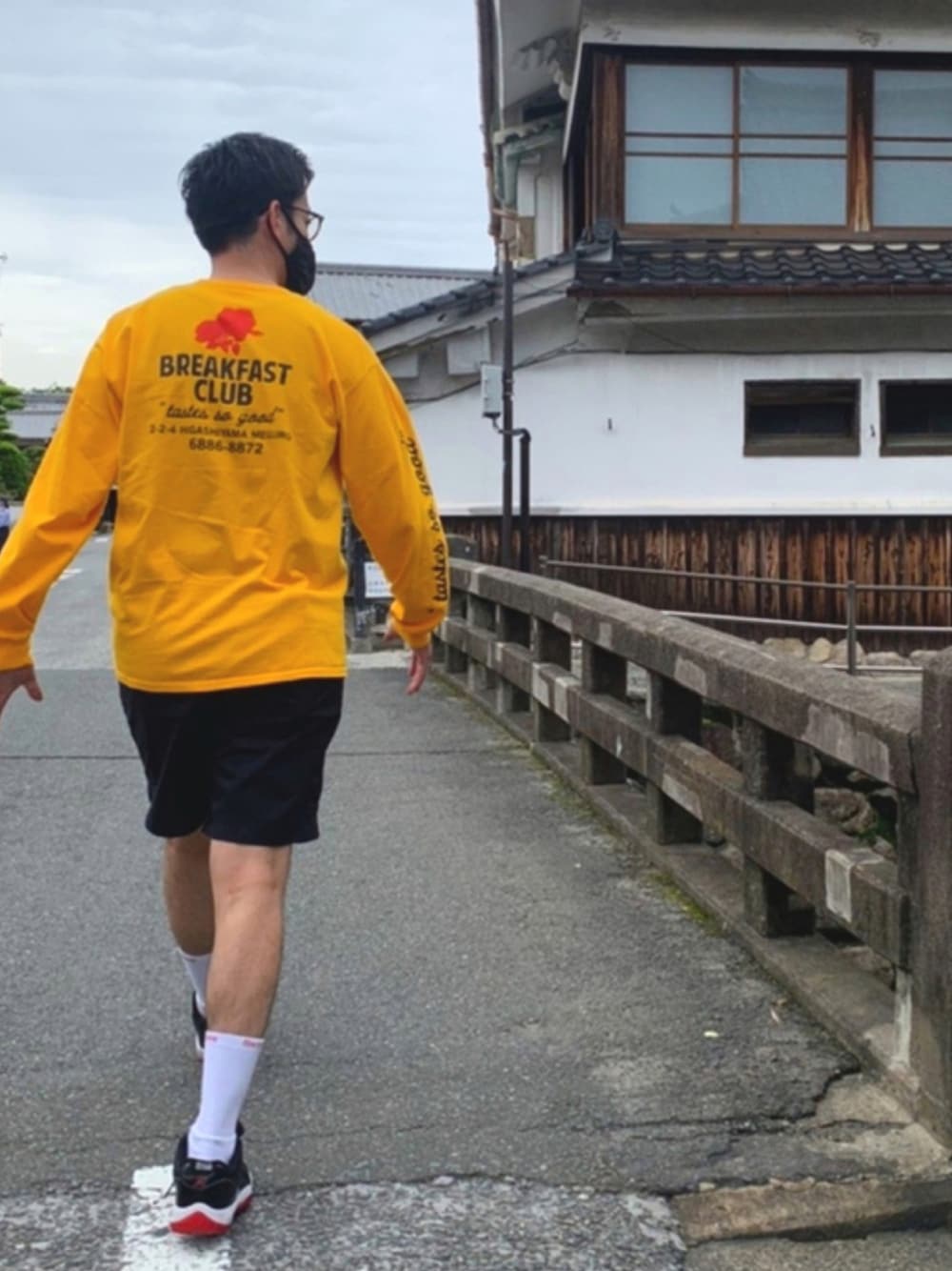 「AIR JORDAN、Jordan11、breakfastclub」｜「BREAKFAST CLUBのアイテム（Tシャツ/カットソー、イエロー系）」を使った、RINDAMANさん（メンズ・176cm）の夏コーディネートの1枚目の写真