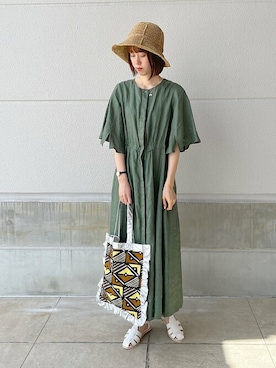 「アイテム（トートバッグ、シルバー系）」を使った、天本さん（レディース・165cm）の春コーディネート