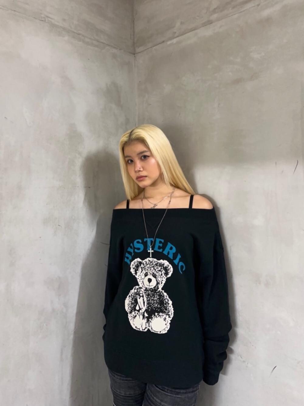 「スウェット、シンプルコーデ、オフショルダー、ラフコーデ、ヒステリックグラマー、秋コーデ、HYSTERIC GLAMOUR」｜「HYSTERIC GLAMOURのGIRL ON BEAR スウェット（スウェット、ブラック系）」を使った、★nana★さん（レディース・159cm）の秋コーディネートの1枚目の写真