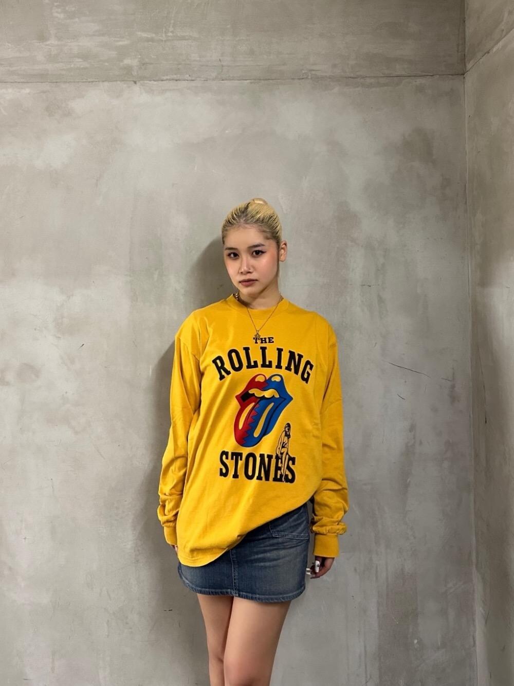 「ミリタリー、アメカジ、ロック、ストリート、ロンT、シンプルコーデ、ラフコーデ、Rolling Stones、ヒステリックグラマー、HYSTERIC GLAMOUR」｜「HYSTERIC GLAMOURのTHE ROLLING STONES/HYSTERIC&STEEL WHEELS Tシャツ（Tシャツ/カットソー、イエロー系）」を使った、★nana★さん（レディース・159cm）の冬コーディネートの1枚目の写真