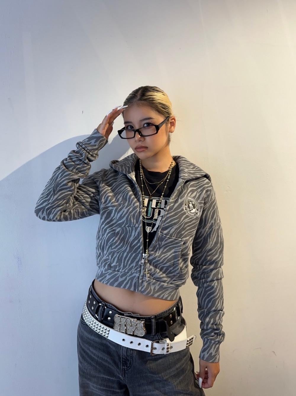 「コラボ、パーカー、ストリート、フーディー、ヒステリックグラマー、HYSTERIC GLAMOUR、MADHAPPY」｜「HYSTERIC GLAMOURのHYPNOTIZED LOGO リングレザーベルト（ベルト、ブラック系）」を使った、★nana★さん（レディース・159cm）の夏コーディネートの1枚目の写真