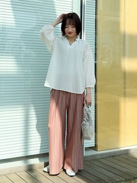 「SHOO・LA・RUE（シューラルー）の【洗える】楽してほっそり見え カットプリーツパンツ（その他パンツ）」を使った、chikaさん（レディース・160cm）の春コーディネート