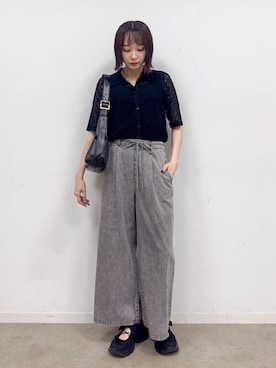 「アイテム（スニーカー）」を使った、chikaさん（レディース・160cm）の秋コーディネート