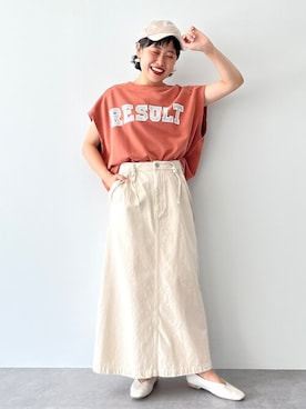 「アイテム（デニムスカート、ベージュ系）」を使った、はなこさん（レディース・155cm）の秋コーディネート