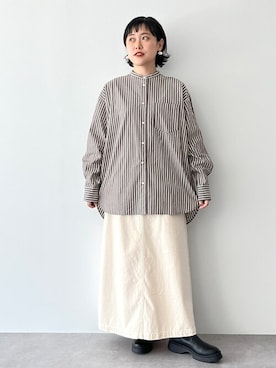 「アイテム（デニムスカート、ベージュ系）」を使った、はなこさん（レディース・155cm）の秋コーディネート