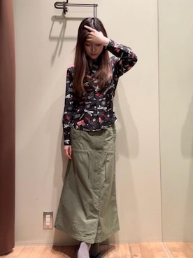 「HYSTERIC GLAMOUR（ヒステリックグラマー）のROCK HAPPENING柄 コンパクトシャツ（シャツ/ブラウス、ブラック系）」を使った、 Nanakoさん（レディース・158cm）の春コーディネート