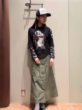 「HYSTERIC GLAMOUR（ヒステリックグラマー）のROCK HAPPENING柄 コンパクトシャツ（シャツ/ブラウス、ブラック系）」を使った、 Nanakoさん（レディース・158cm）の春コーディネート