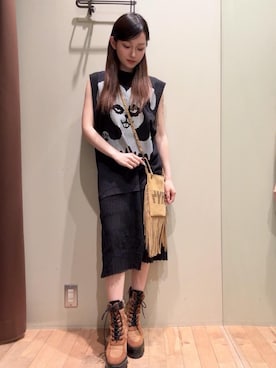 「HYSTERIC GLAMOUR（ヒステリックグラマー）のロゴスタッズ フリンジミニバッグ（ショルダーバッグ、ベージュ系）」を使った、 Nanakoさん（レディース・158cm）の春コーディネート