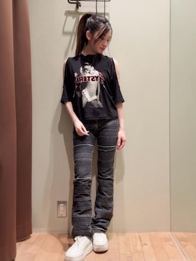 「HYSTERIC GLAMOUR（ヒステリックグラマー）のスクラッチフレアデニムパンツ（デニムパンツ、ブラック系）」を使った、 Nanakoさん（レディース・158cm）の春コーディネート
