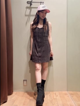 「HYSTERIC GLAMOUR（ヒステリックグラマー）のコーデュロイジャンパースカート（ワンピース、グレー系）」を使った、 Nanakoさん（レディース・158cm）の夏コーディネート