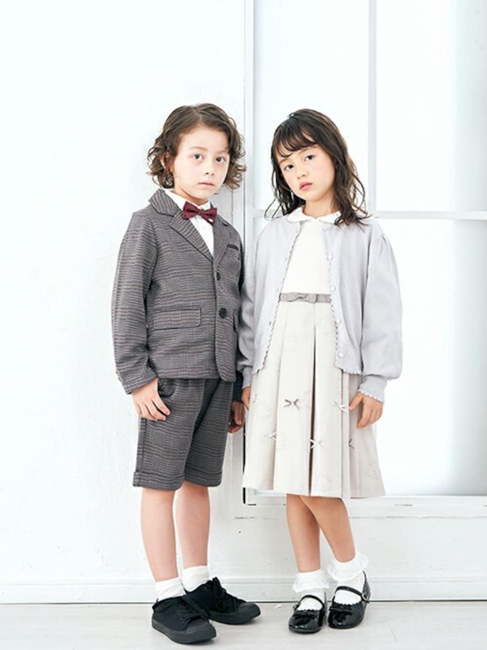 「フォーマル、子供服、キッズコーデ、キッズ、セレモニー、アプレレクール、キッズファッション、エフオーオンラインストア(F.O.Online Store)、apreslescours、F.O.Online Store」｜「apres les coursのフォーマルカーディガン（カーディガン/ボレロ、グレー系）」を使った、F.O.OnlineStoreさん（キッズ・110cm）の春コーディネートの1枚目の写真