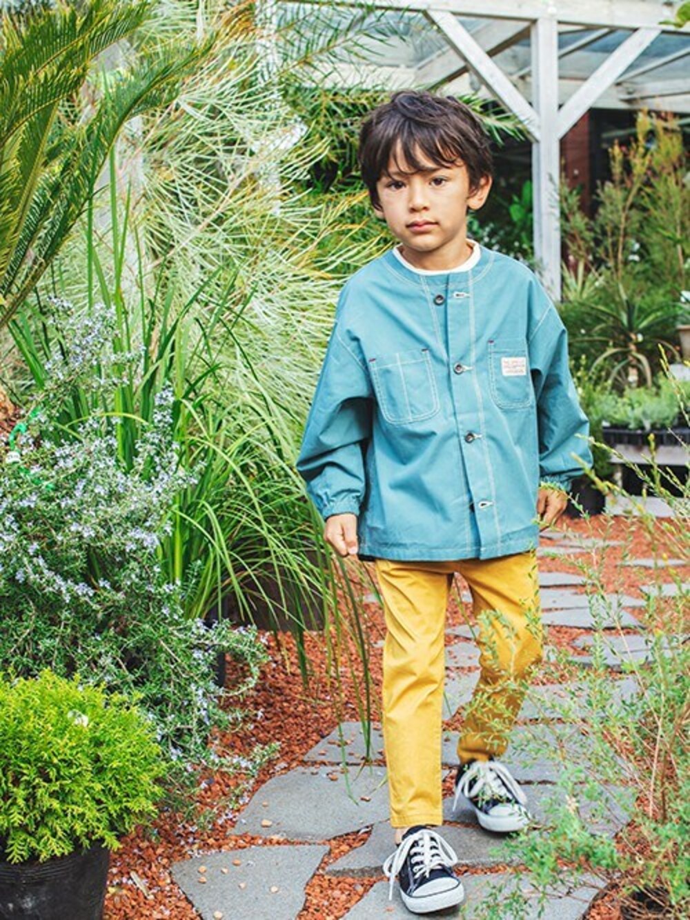 「カジュアル、子供服、キッズコーデ、男の子、春コーデ、BREEZE、キッズファッション、ブリーズ、エフオーオンラインストア(F.O.Online Store)、F.O.Online Store」｜「BREEZEのノーカラーシャツジャケット（ノーカラージャケット、グリーン系）」を使った、F.O.OnlineStoreさん（キッズ・110cm）の春コーディネートの1枚目の写真
