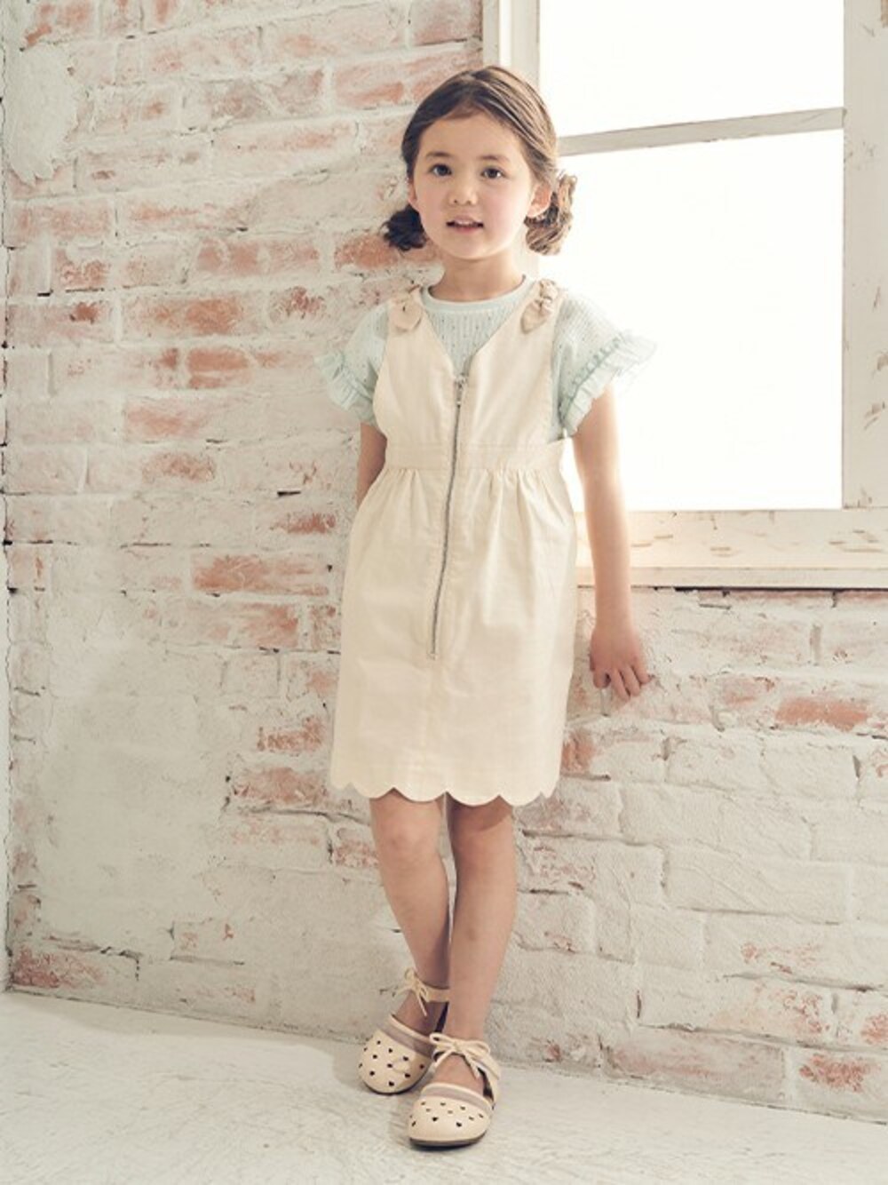 「スカート、子供服、キッズコーデ、女の子、夏コーデ、アプレレクール、キッズファッション、エフオーオンラインストア(F.O.Online Store)、apreslescours、F.O.Online Store」｜「apres les coursの袖フリルワッフルTシャツ（Tシャツ/カットソー、グリーン系）」を使った、F.O.OnlineStoreさん（キッズ・110cm）の夏コーディネートの1枚目の写真