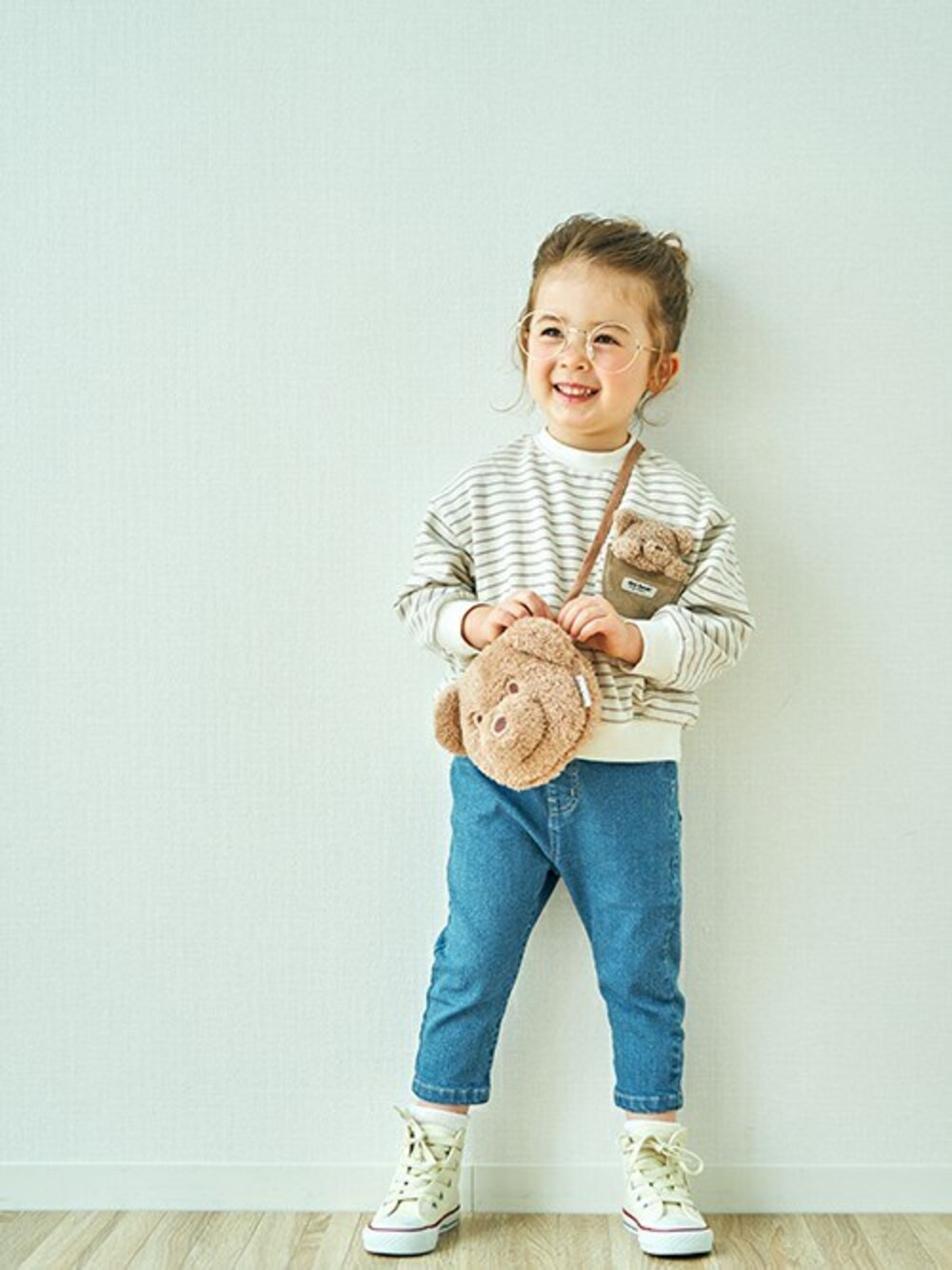 「トレーナー、子供服、キッズコーデ、アプレレクール、秋コーデ、キッズファッション、エフオーオンラインストア(F.O.Online Store)、apreslescours、F.O.Online Store、tiny bear」｜「apres les coursのtiny bear ポケットモチーフトレーナー（スウェット、その他）」を使った、F.O.OnlineStoreさん（キッズ・90cm）の夏コーディネートの1枚目の写真