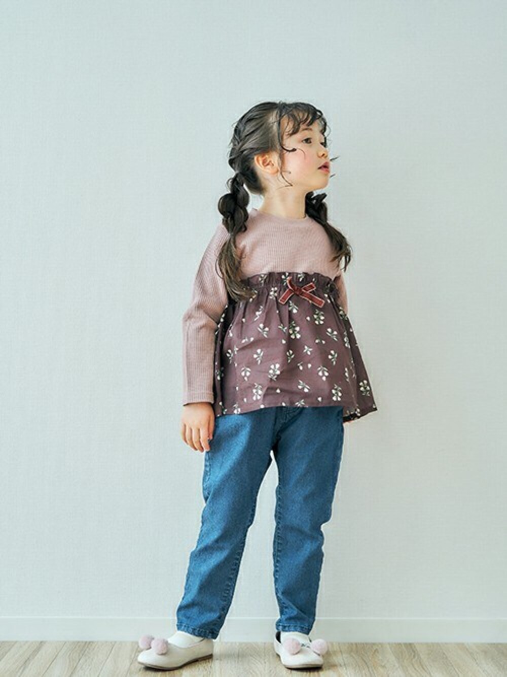 「子供服、キッズコーデ、女の子、ゆるコーデ、アプレレクール、秋コーデ、キッズファッション、エフオーオンラインストア(F.O.Online Store)、apreslescours、F.O.Online Store」｜「apres les coursのWEB限定 ワッフルドッキングフレアTシャツ（Tシャツ/カットソー、ブラウン系）」を使った、F.O.OnlineStoreさん（キッズ・110cm）の秋コーディネートの1枚目の写真