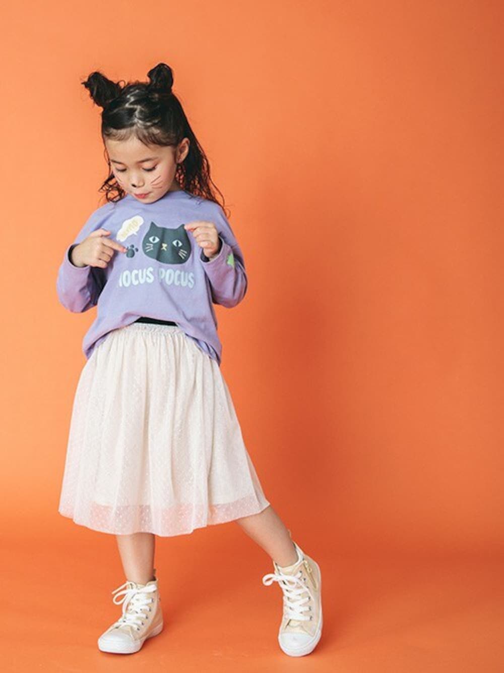 「カジュアル、halloween、ハロウィン、チュールスカート、女の子、BREEZE、秋コーデ、キッズファッション、エフオーオンラインストア(F.O.Online Store)、F.O.Online Store」｜「BREEZEのチュールスカート（スカート、ホワイト系）」を使った、F.O.OnlineStoreさん（キッズ・110cm）の秋コーディネートの1枚目の写真