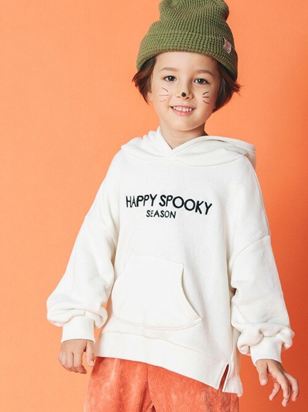「カジュアル、ニット帽、halloween、ハロウィン、オレンジ、キッズコーデ、男の子、BREEZE、エフオーオンラインストア(F.O.Online Store)、F.O.Online Store」｜「BREEZEのカラバリニット帽（ニットキャップ/ビーニー、グリーン系）」を使った、F.O.OnlineStoreさん（キッズ・110cm）の秋コーディネートの1枚目の写真