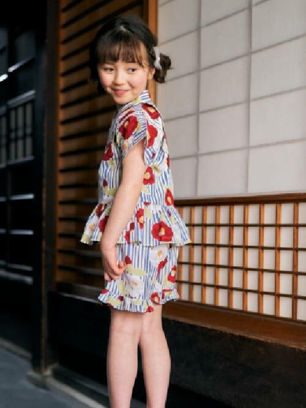 「セットアップ、総柄、甚平、女の子、夏コーデ、アプレレクール、夏祭り、キッズファッション、おしゃれさんと繋がりたい、エフオーオンラインストア」｜「apres les coursの【WEB先行予約】あぷれのはんなり甚平（GIRLS）（浴衣、レッド系）」を使った、F.O.OnlineStoreさん（キッズ・110cm）の春コーディネートの1枚目の写真