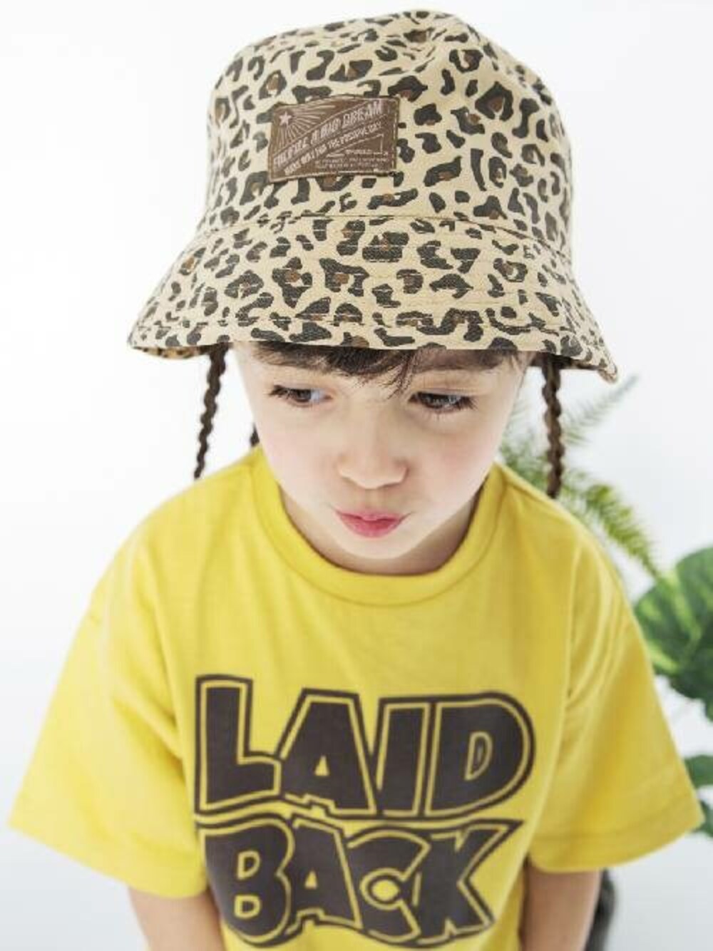 「イエロー、帽子、ひょう柄、ワンポイント、女の子、夏コーデ、BREEZE、キッズファッション、おしゃれさんと繋がりたい、エフオーオンラインストア(F.O.Online Store)」｜「BREEZEのシェフハット（ハット、ベージュ系）」を使った、F.O.OnlineStoreさん（キッズ・110cm）の春コーディネートの1枚目の写真