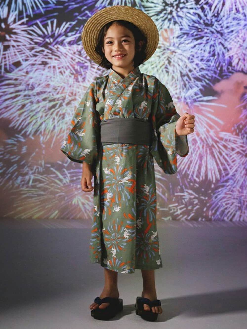 「浴衣、キッズコーデ、夏コーデ、BREEZE、祭り、夏祭り、ブリーズ、おしゃれさんと繋がりたい、エフオーオンラインストア(F.O.Online Store)、dod」｜「BREEZEのDODコラボ めちゃもえ花火柄すっぽり着られる浴衣（コドモ）（浴衣、グリーン系）」を使った、F.O.OnlineStoreさん（キッズ・110cm）の夏コーディネートの1枚目の写真