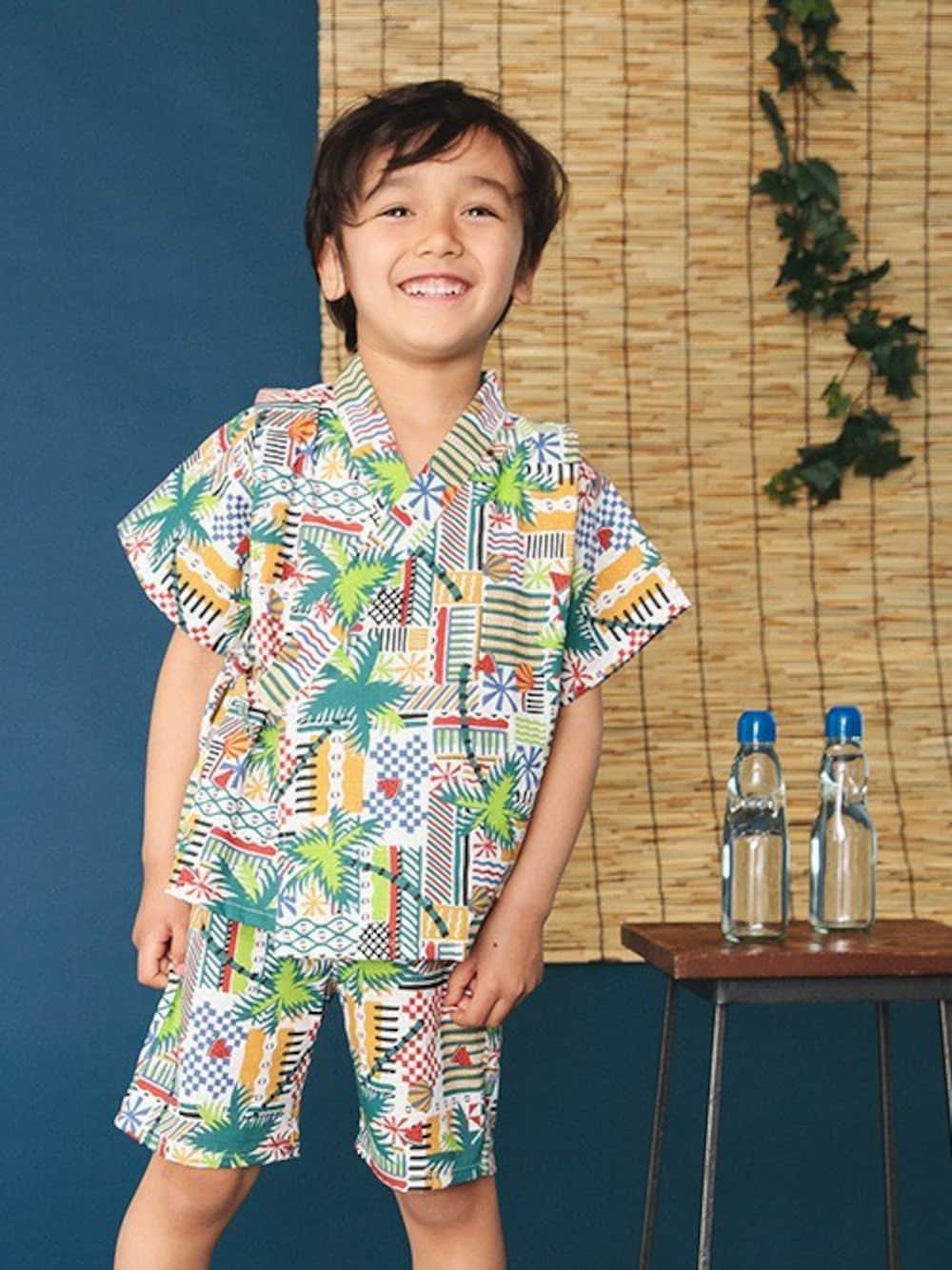 「総柄、キッズコーデ、甚平、男の子、夏コーデ、花火大会、お祭り、BREEZE、エフオーオンラインストア(F.O.Online Store)、F.O.Online Store」｜「BREEZEの【すっぽり着られる/8柄展開】総柄いろいろ甚平（浴衣、ホワイト系）」を使った、F.O.OnlineStoreさん（キッズ・110cm）の夏コーディネートの1枚目の写真