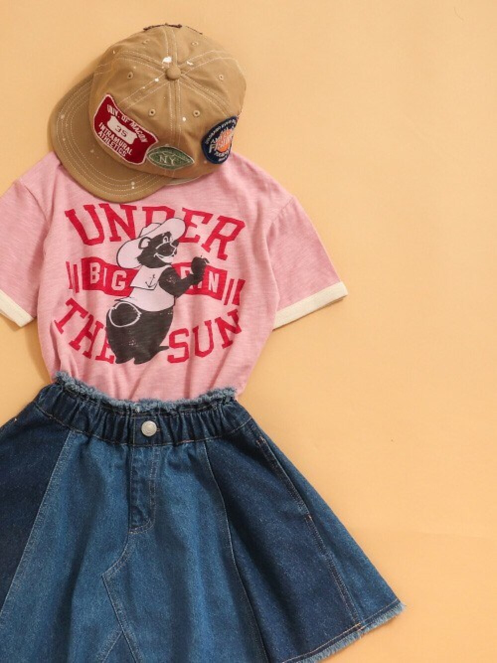 「カジュアル、ピンク、キャップ、Tシャツ、ストリート、半袖シャツ、BREEZE、グラフィックＴ、エフオーオンラインストア(F.O.Online Store)、F.O.Online Store」｜「BREEZEの【20周年復刻シリーズ】レジェンドグラフィック リンガーTシャツ（Tシャツ/カットソー、ピンク系）」を使った、F.O.OnlineStoreさん（キッズ・110cm）の夏コーディネートの1枚目の写真
