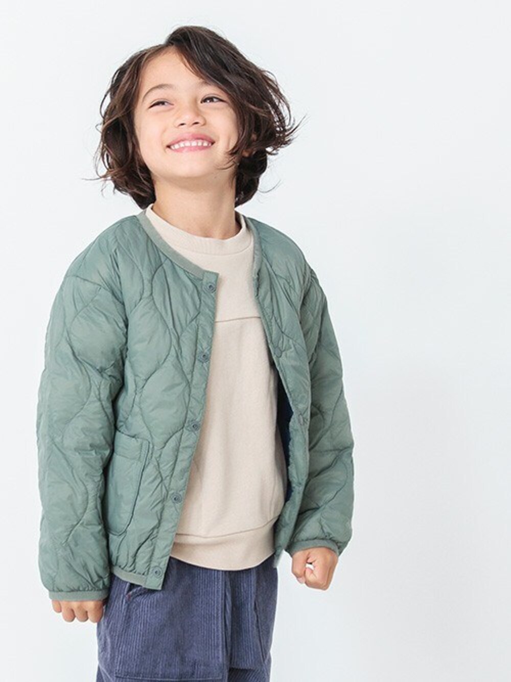「ジャケット、アウター、カジュアル、キルティング、カーキ、キッズコーデ、BREEZE、秋コーデ、エフオーオンラインストア(F.O.Online Store)、F.O.Online Store」｜「BREEZEの《WEB先行予約》【マシンウォッシャブル】インナーキルトジャケット（ダウンジャケット/コート、グリーン系）」を使った、F.O.OnlineStoreさん（キッズ・110cm）の秋コーディネートの1枚目の写真