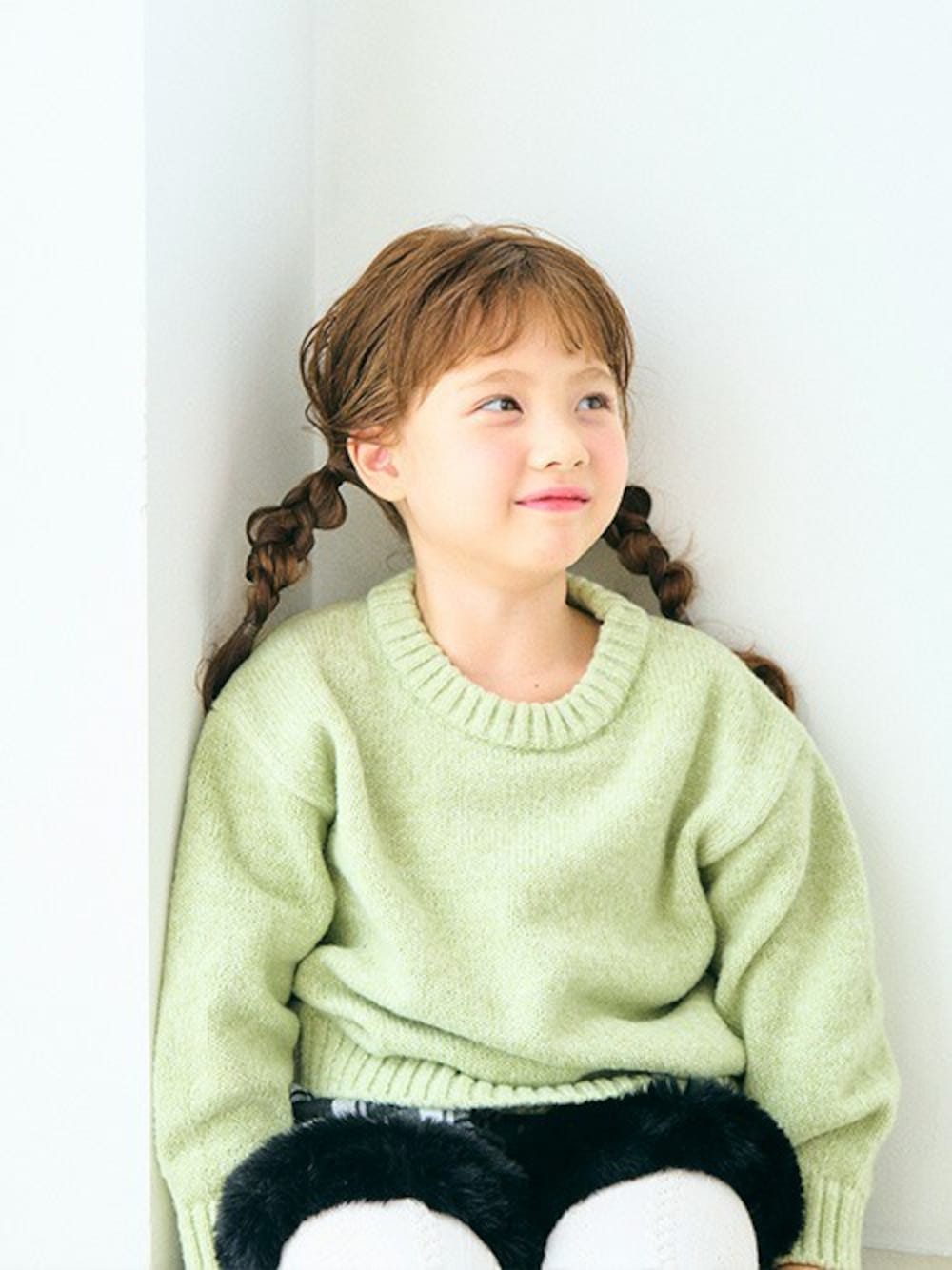 「ニット、タイツ、冬コーデ、ミントグリーン、キッズコーデ、女の子、カジュアルコーデ、エフオーオンラインストア(F.O.Online Store)、apres les cours、F.O.Online Store」｜「apres les coursの【ユニセックス】ジェラートフレーバーニット（ニット/セーター、グリーン系）」を使った、F.O.OnlineStoreさん（キッズ・110cm）の秋コーディネートの1枚目の写真