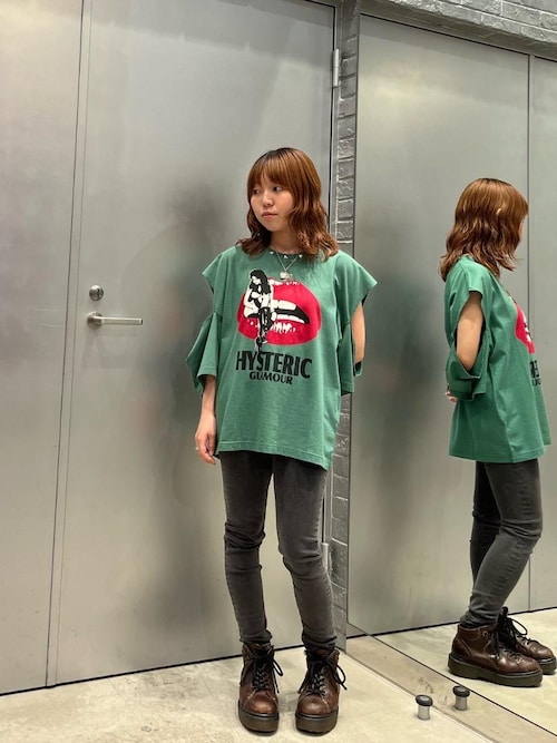 HYSTERIC GLAMOURHYSTERIC LIPS GIRL SITTING オーバーサイズ HYSTERIC GLAMOUR tシャツ LIPS GIRL SITTING オーバーサイズT