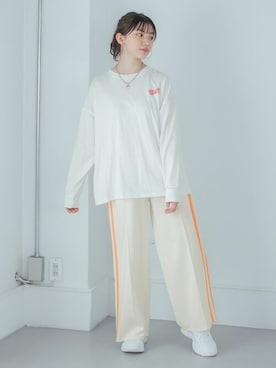 「バックロゴ」｜「アイテム（スニーカー）」を使った、repipi_armarioさん（レディース・158cm）の冬コーディネート