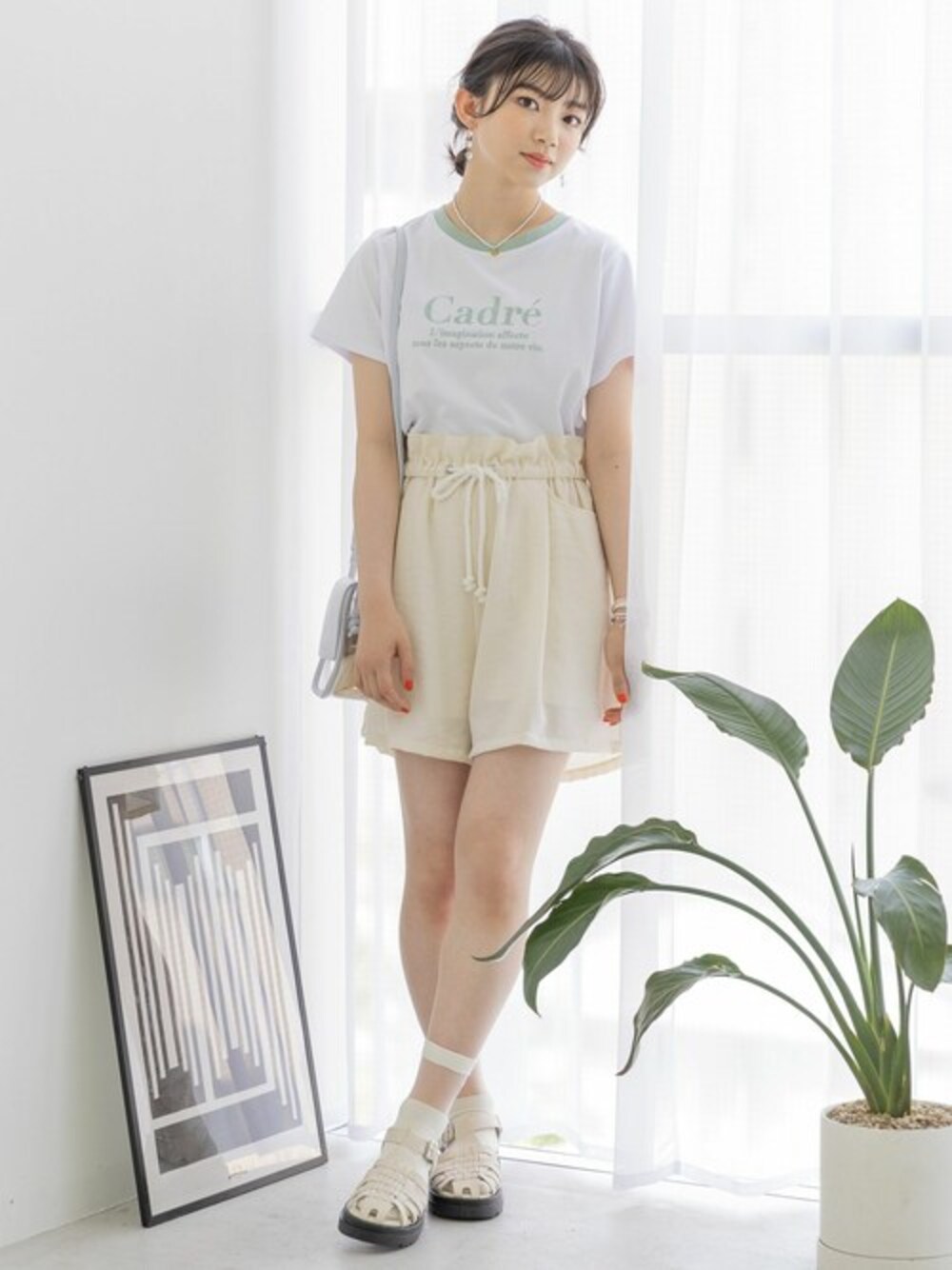 「カジュアル、ショートパンツ、Tシャツ、ガーリー、お出かけコーデ、サンダル、夏コーデ、レピピアルマリオ、ＧＷ、repipi armario」｜「repipi armarioのウエストロープキュロット（その他パンツ、ホワイト系）」を使った、repipi_armarioさん（キッズ・158cm）の春コーディネートの1枚目の写真
