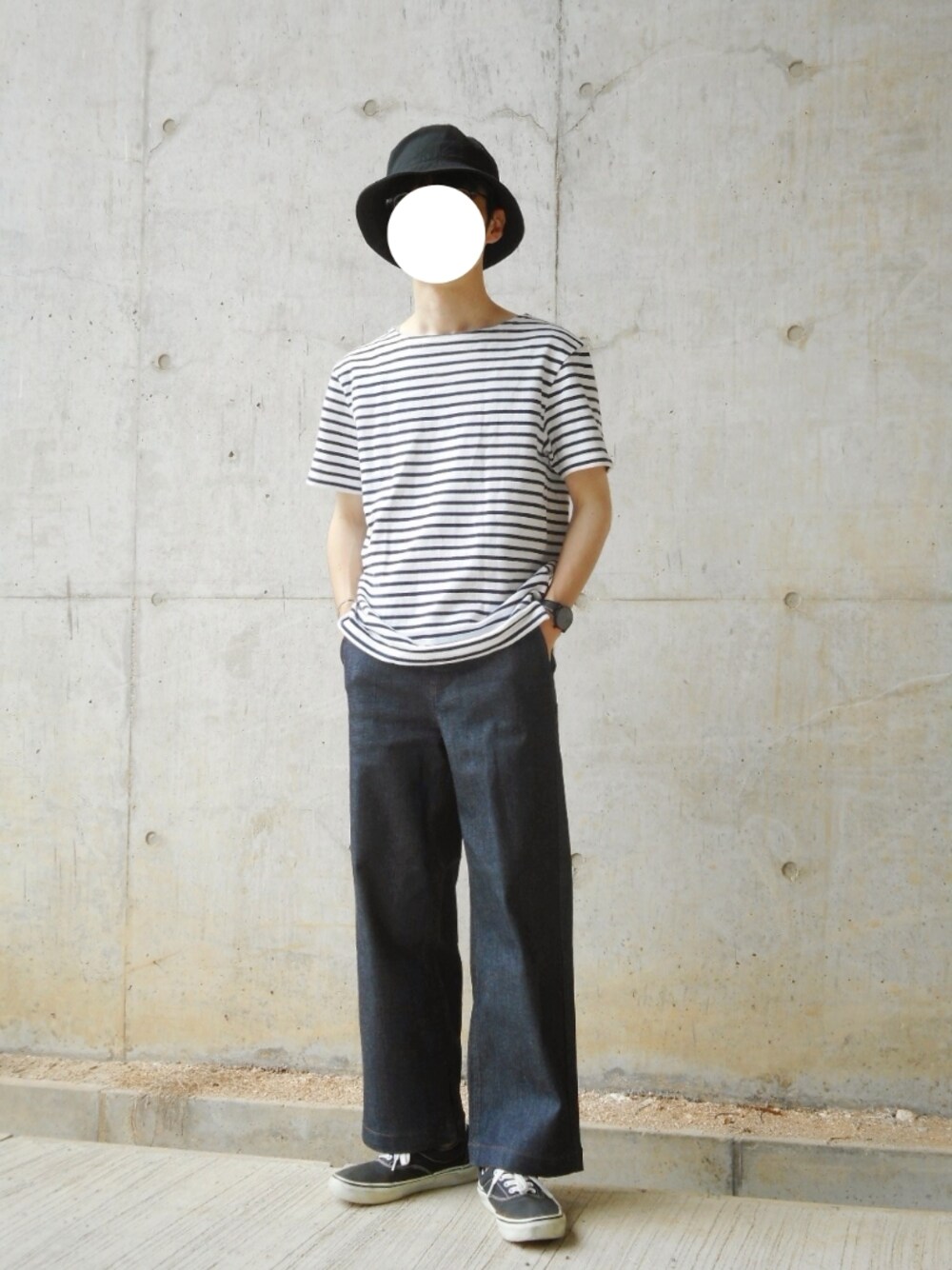 「低身長、低身長コーデ、ワイドパンツ、ワイドデニム、ボーダー、ボーダートップス、ボーダーTシャツ、バケットハット、シンプルコーデ、オトナカジュアル、大人カジュアル、デニムパンツ、リラックススタイル、シンプル、カジュアル」｜「URBAN RESEARCHのバスクTシャツ（Tシャツ/カットソー、その他）」を使った、ゆのさん（メンズ・161cm）の夏コーディネートの1枚目の写真