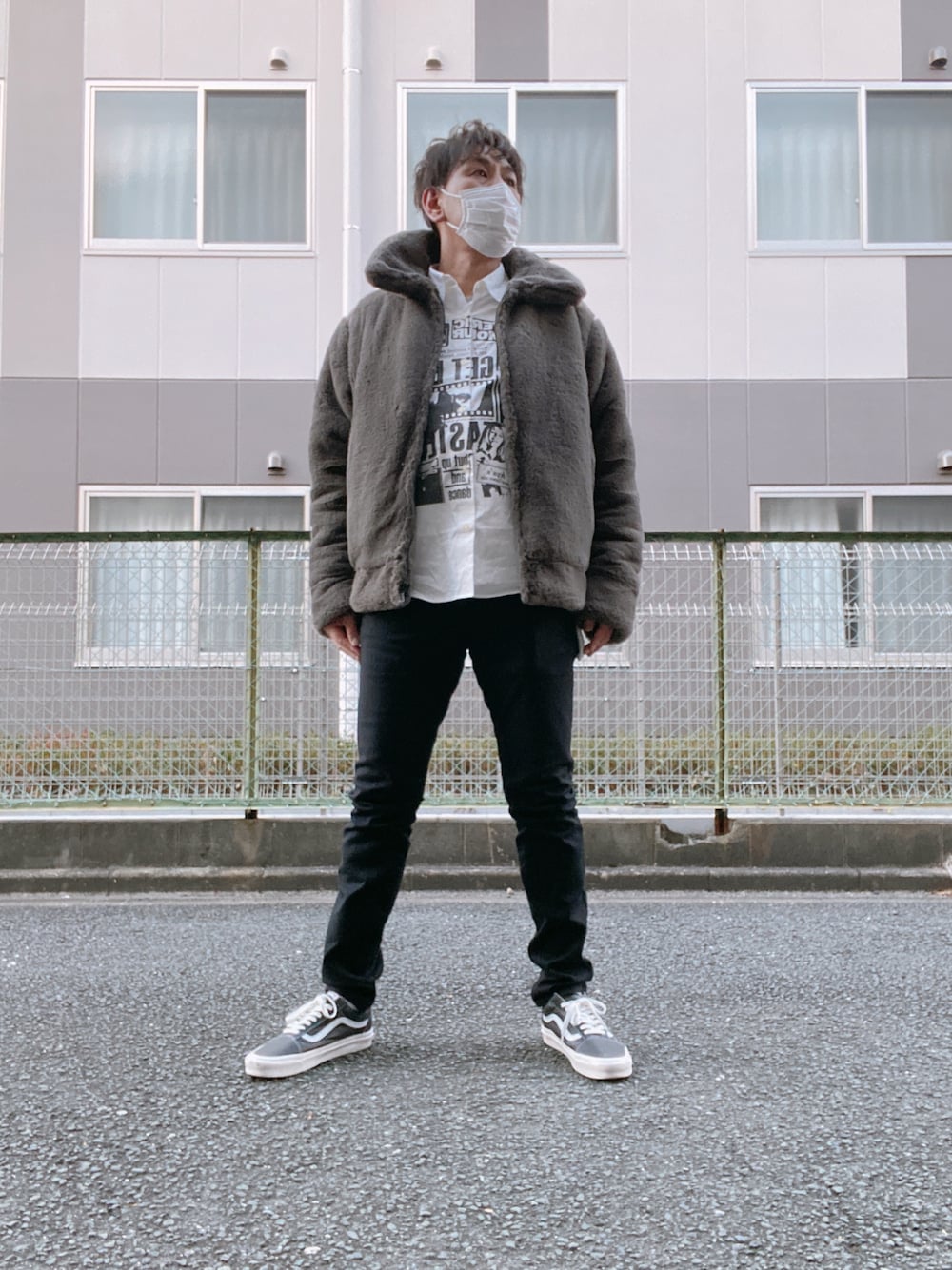 「冬、マイベストコーデ2021、スニーカー、ブラック、お洒落さんとつながりたい、ファージャケット、ブラックデニム、Hysteric Glamour、wtaps、キムタク、シャツ、メンズファッション、おしゃれ、いいね、save、フォローお願いします🤑、あったかコーデ」｜「HYSTERIC GLAMOURのアイテム（デニムパンツ、ブラック系）」を使った、つったんさん（メンズ・182cm）の冬コーディネートの1枚目の写真
