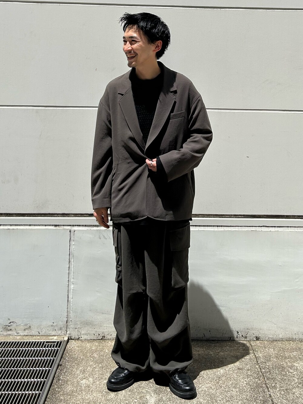 「ジャケットスタイル、カーゴパンツ、セットアップ、カジュアル、publictokyo」｜「PUBLIC TOKYOの【セットアップ対応】ハイコンフォートイージーカーゴパンツ（ベスト、グリーン系）」を使った、takushi nomuraさん（メンズ・173cm）の春コーディネートの1枚目の写真