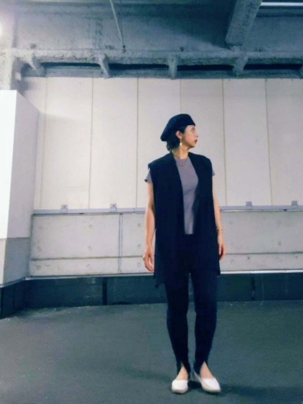 「ユニクロ、GU、ハンチング逆被り、KANGOL、ベスト、フロントスリット、セットアップ、ではない」｜「antiquaのベスト スリーピースを彷彿とさせる。マニッシュなデザインの男前ベスト。（ベスト、ブラック系）」を使った、yumi☆さん（レディース・159cm）の夏コーディネートの1枚目の写真