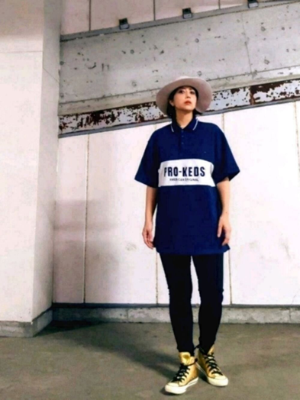 「レトロ、ポロシャツ、スキニー、金バース、コンバース ハイカット、ハットスタイル、ナチちゃんリスペクトコーデ」｜「Heatherのハイウエストストレッチスキニー　816849（デニムパンツ、ブルー系）」を使った、yumi☆さん（レディース・159cm）の秋コーディネートの1枚目の写真