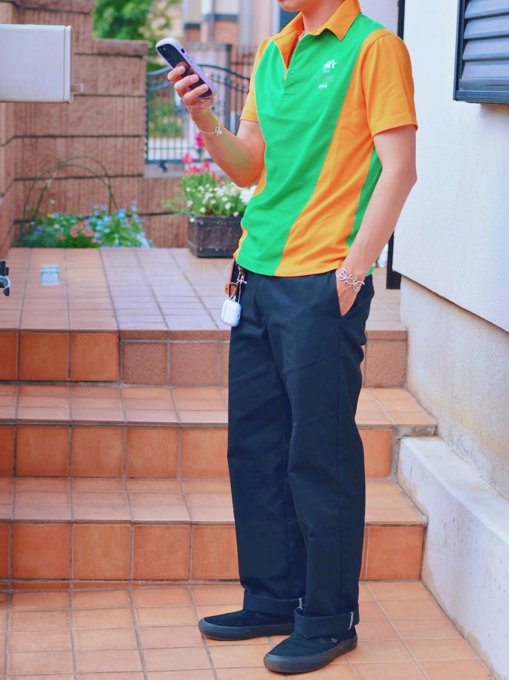 「休日スタイル、春、おしゃれさんと繋がりたい、今日のコーデ、ディッキーズ(Dickies)、Dickies、VANS、黒スニーカー、スリッポン、ポロシャツ、古着MIX、シルバーアクセサリー、ストリート、streetstyle」｜「DickiesのDickies/ディッキーズ THE ORIGINAL FIT 874 TCツイル センタープレス オリジナルフィット ワイドチノ ワークパンツ（チノパンツ、ブルー系）」を使った、おまめくんさん（メンズ・170cm）の春コーディネートの1枚目の写真