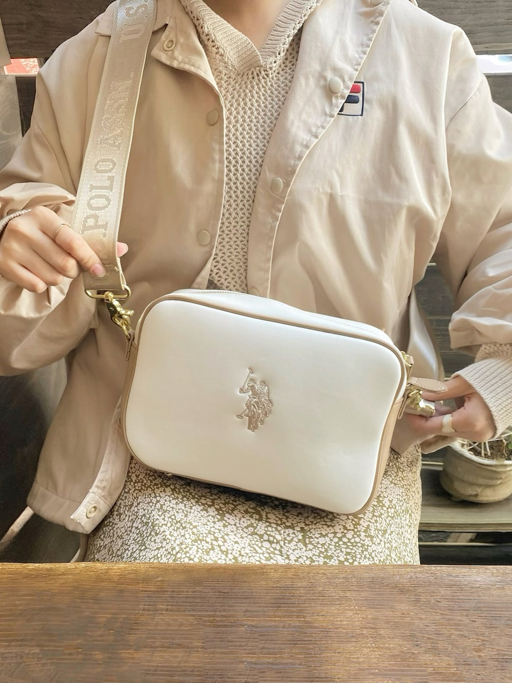 U.S. POLO ASSN. ショルダーバッグ ベージュ系 emu.｜U.S. POLO ASSN.のショルダーバッグを使った