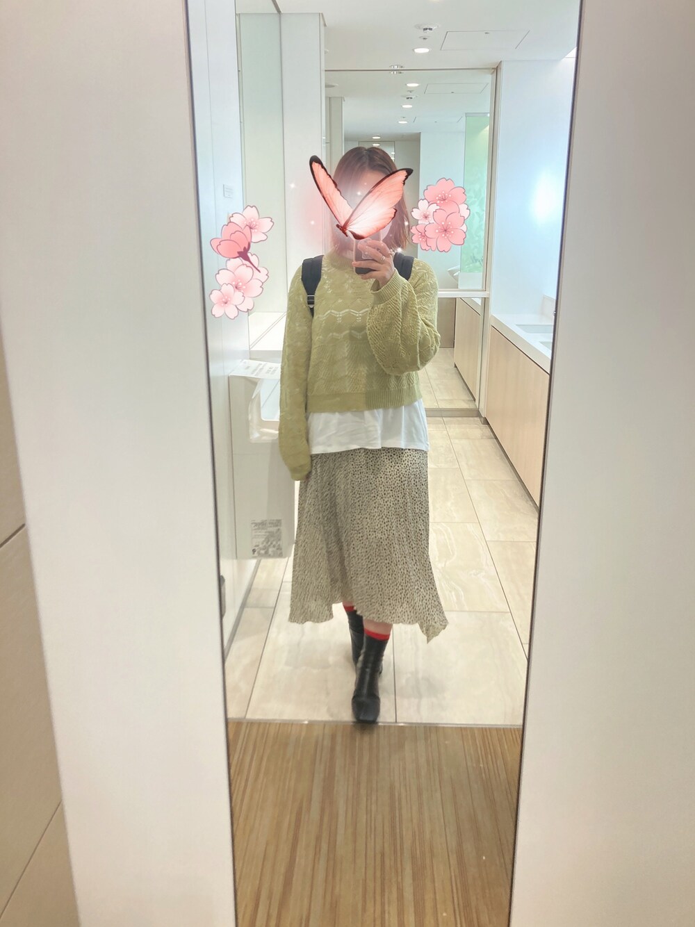 「しまむらのアイテム（スカート、ホワイト系）」を使った、Moruさん（レディース・155cm）の秋コーディネートの1枚目の写真