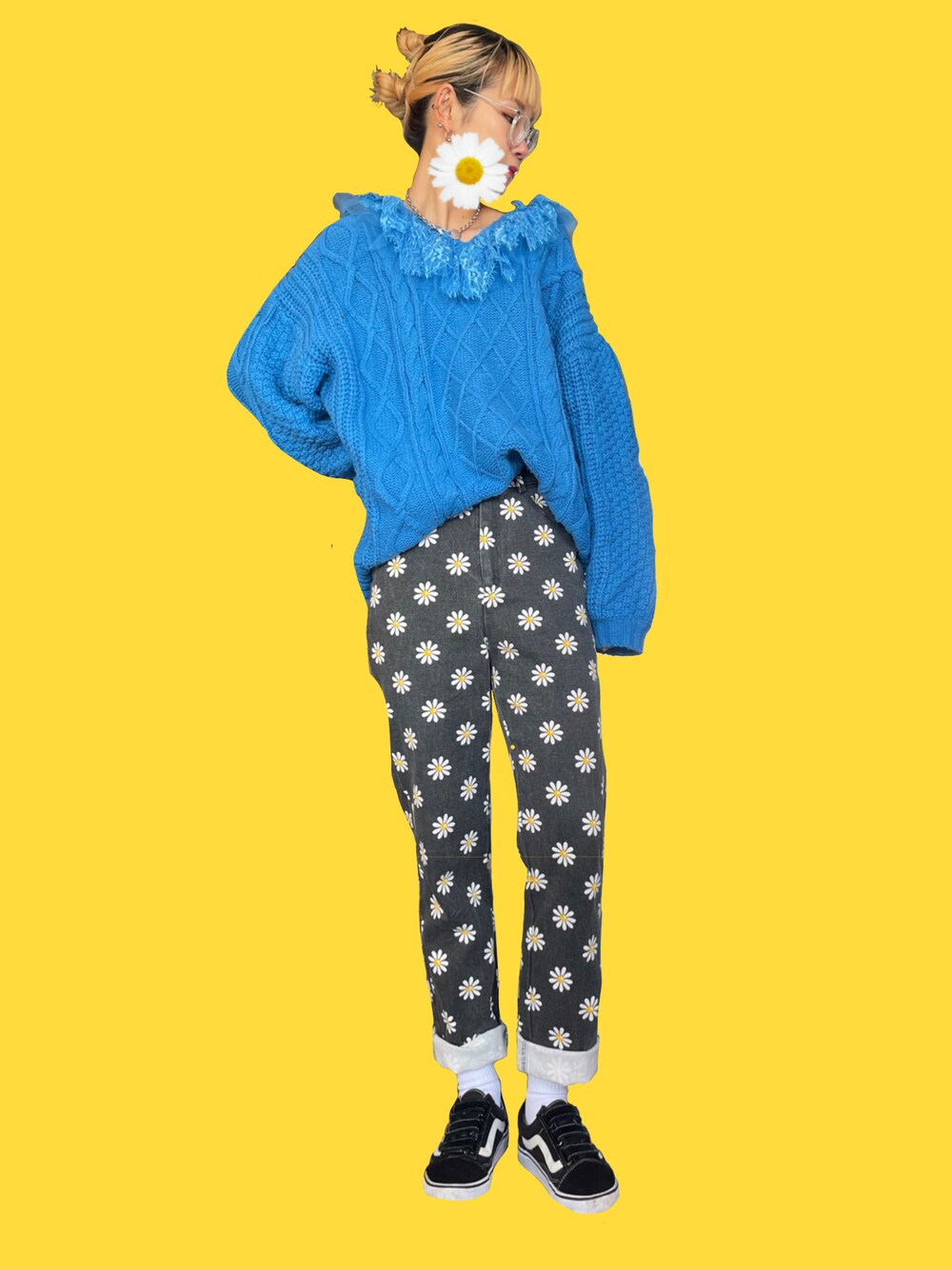 「楽チンコーデ、ゆったりコーデ、おしゃれさんと繋がりたい、お出かけコーデ、カラーニット、デイジー、ブルー、今日のコーデ、冬アウター、派手、休日スタイル、いいね、save、フォローお願いします🤑、ビッグシルエット」｜「jouetieのレースフリルカラーニット（ニット/セーター、ブルー系）」を使った、𝔫𝔬𝔯𝔦𝔬 さん（レディース・163cm）の冬コーディネートの1枚目の写真