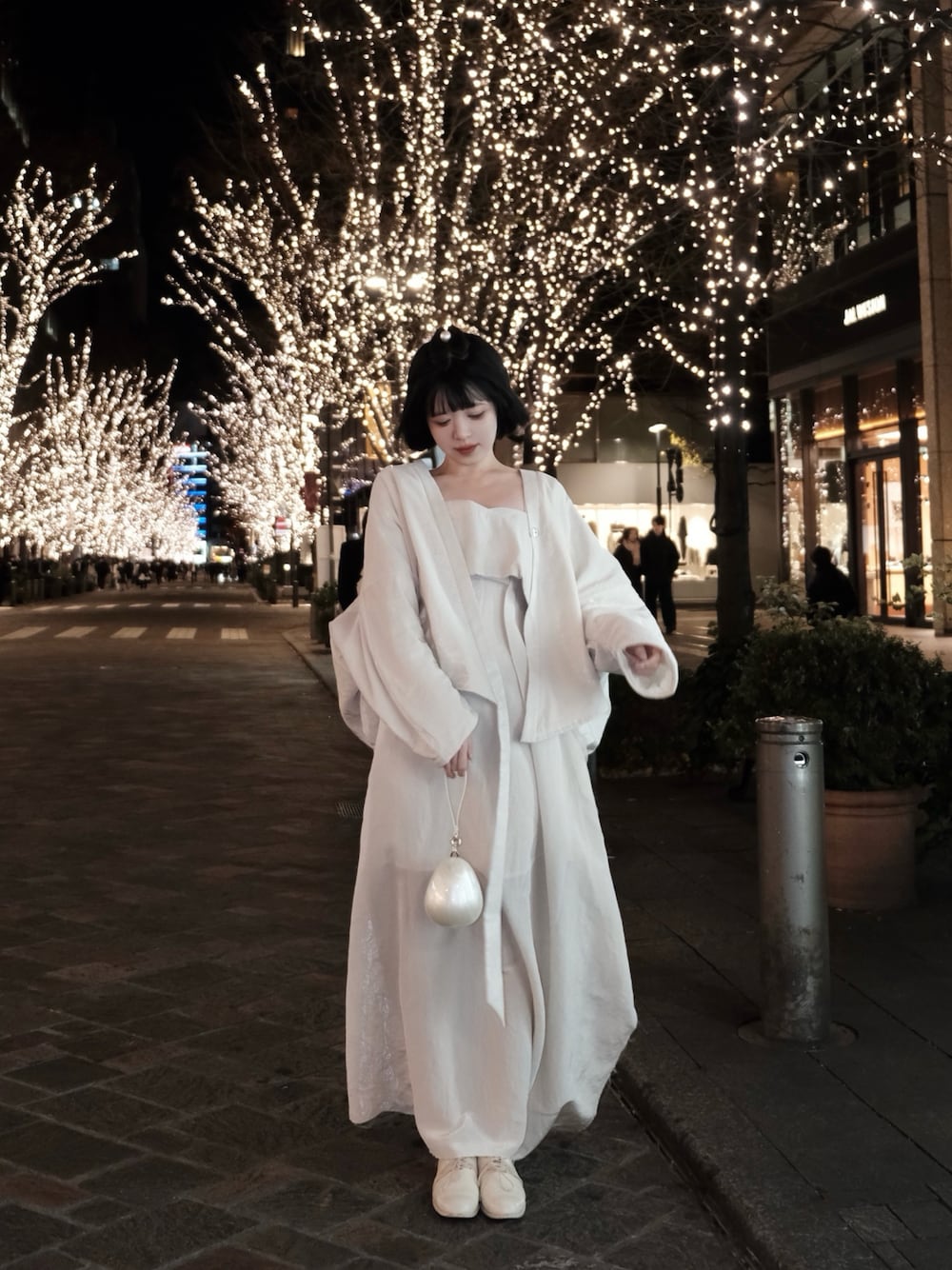 「冬アウター、淡色コーデ、大人女子、カジュアルスタイル、冬コーデ、キレイめ、お正月・初詣コーデ、ALLWHITE、ホワイトコーデ、アイボリー」｜「mao by maoのアイテム（ジャケット/アウター、ホワイト系）」を使った、ameさん（レディース・165cm）の冬コーディネートの1枚目の写真