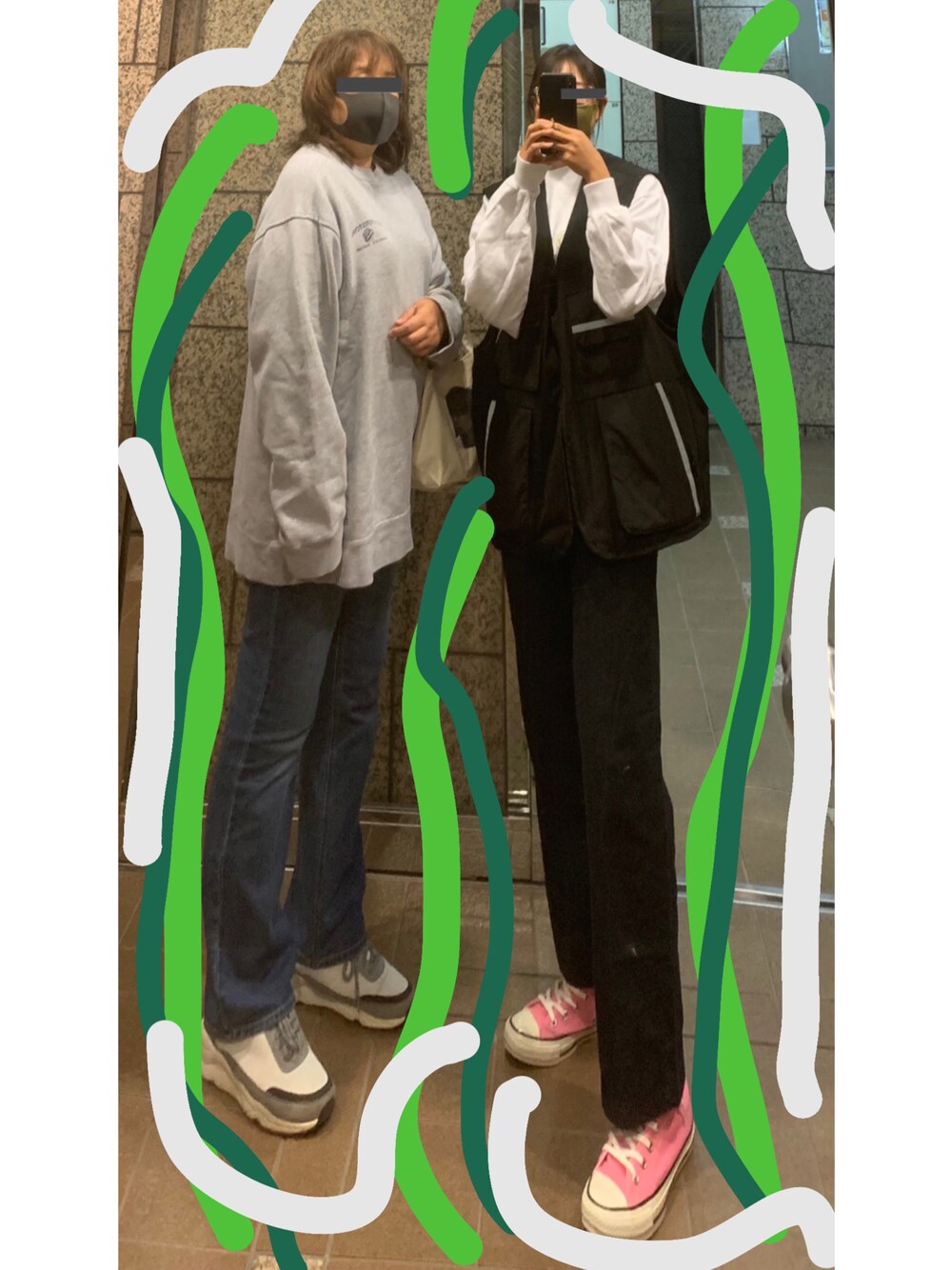 「シンプル、秋冬コーデ、スウェット、ゆるコーデ、スニーカー、おしゃれさんと繋がりたい、ootd、秋、wearhalloween2021、古着、古着MIX」｜「CONVERSEのALL STAR US COLORS HI　31304191　ROSE（スニーカー、ピンク系）」を使った、yogurtさん（レディース・160cm）の秋コーディネートの1枚目の写真