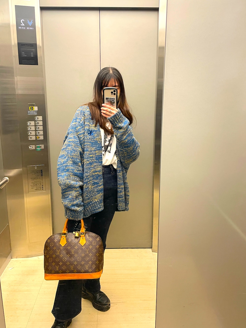 「お出かけコーデ、Naptime.、Nissy、推しコーデ、ちあきのしふく」｜「MOUSSYのMVS FLARE（デニムパンツ、ブルー系）」を使った、ちあきさん（レディース・163cm）の冬コーディネートの1枚目の写真