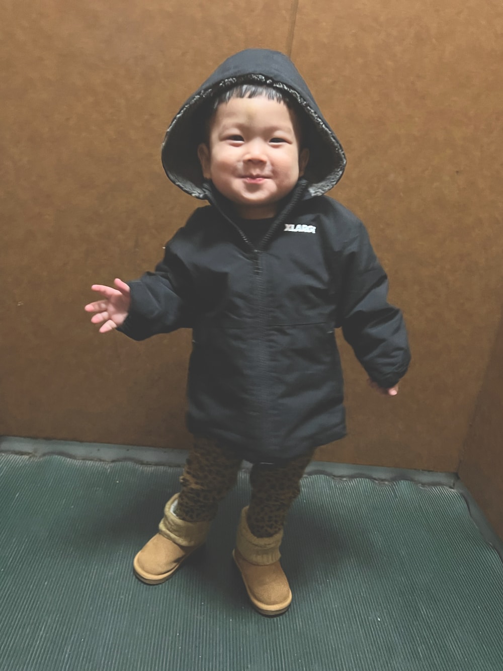 「おとこのこ、男の子、男の子コーデ、1歳10ヶ月、1歳、キッズコーデ、通学すたいる、ootd」｜「XLARGE KIDSのアイテム（ジャケット/アウター、ブラック系）」を使った、mowさん（キッズ・90cm）の冬コーディネートの1枚目の写真
