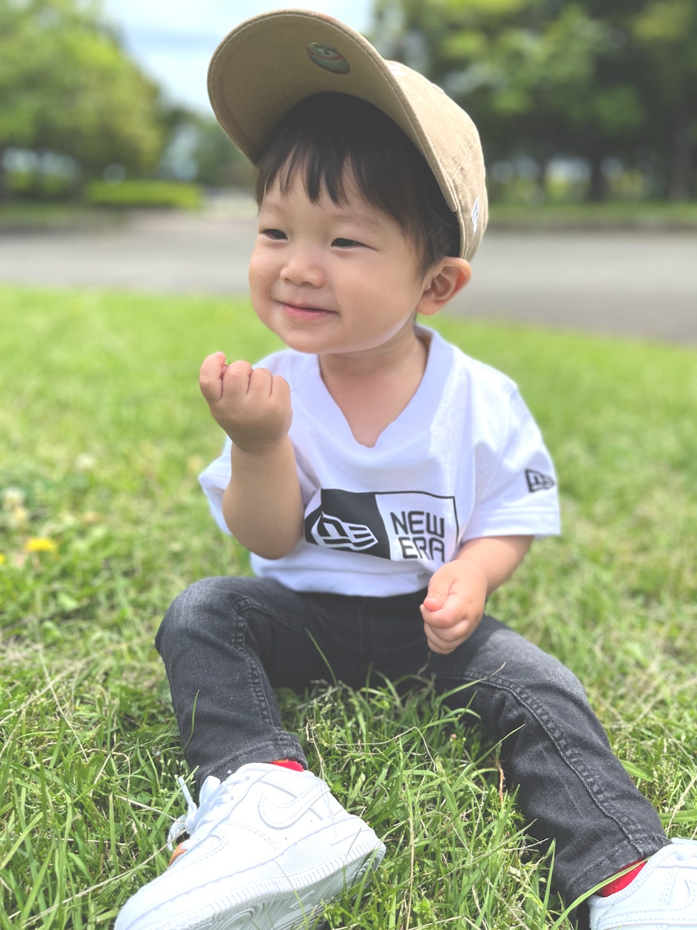 「ニューエラ、ストリート、ストリートコーデ、男の子、男の子コーデ、キャップ、スニーカー、ナイキスニーカー、ナイキ、一歳、一歳半、一歳男の子」｜「NEW ERAのアイテム（キャップ、ベージュ系）」を使った、mowさん（キッズ・90cm）の秋コーディネートの1枚目の写真