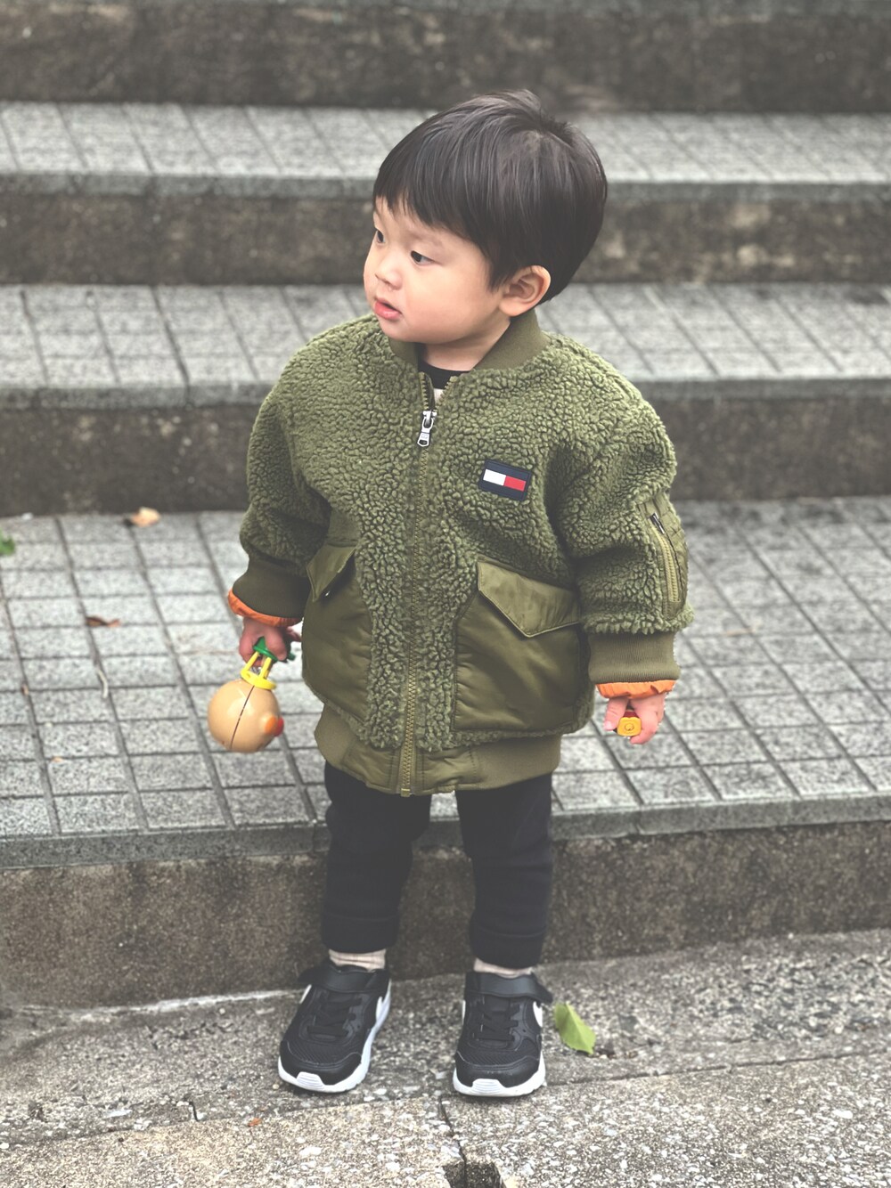 「男の子、男の子コーデ、おとこのこ、一歳、1歳、１歳８ヶ月、子供服」｜「TOMMY HILFIGERのアイテム（ジャケット/アウター、グリーン系）」を使った、mowさん（キッズ・90cm）の冬コーディネートの1枚目の写真