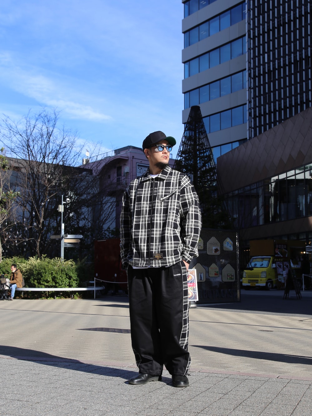 「Subciety、ワークスタイル、ワークジャケット、セットアップ、シンプルコーデ、シンプル、ストリート、ドロップショルダー、ビッグシルエット、オーバーサイズ、チェック、チェックパンツ、チェックジャケット」｜「SubcietyのCHECK LINE BAGGY PANTS（その他パンツ、ブラック系）」を使った、Mt'（ミット）さん（メンズ・178cm）の冬コーディネートの1枚目の写真
