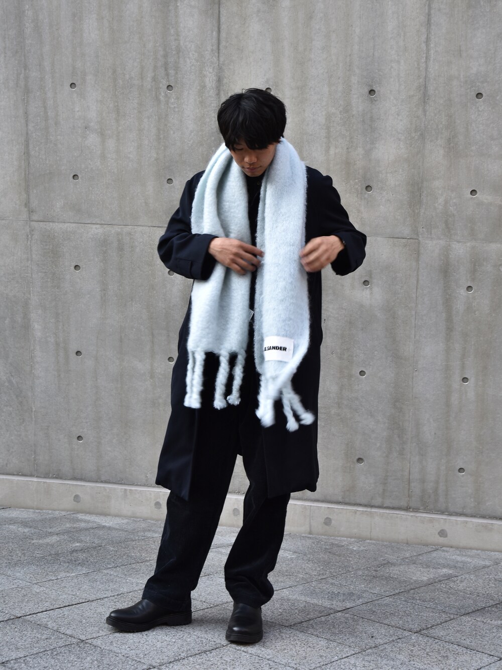 「私の推しブランド、シンプルコーデ、お洒落さんとつながりたい、大人コーデ、いいね、save、フォローお願いします🤑、古着、GU、シンプル、マフラー、きれいめカジュアル、ネイビー、マフラーぐるぐる」｜「Aquascutumのアイテム（ステンカラーコート、パープル系）」を使った、Ryuさん（メンズ・176cm）の冬コーディネートの1枚目の写真