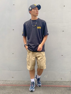 「カーキ」｜「アイテム（カーゴパンツ）」を使った、マルケス・タクヤさん（メンズ・175cm）の夏コーディネート