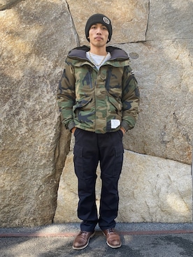 「アイテム（ソックス/靴下、ブラック系）」を使った、マルケス・タクヤさん（メンズ・175cm）の冬コーディネート